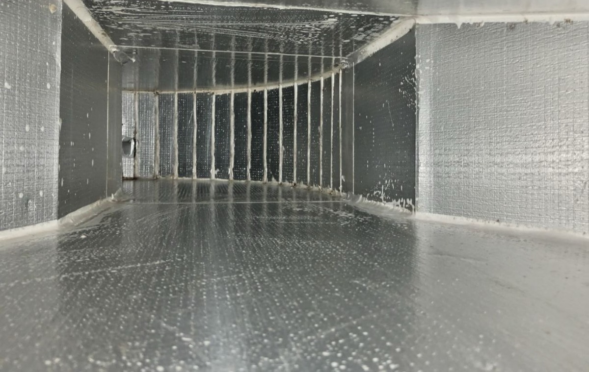 Full-length duct after deep cleaning