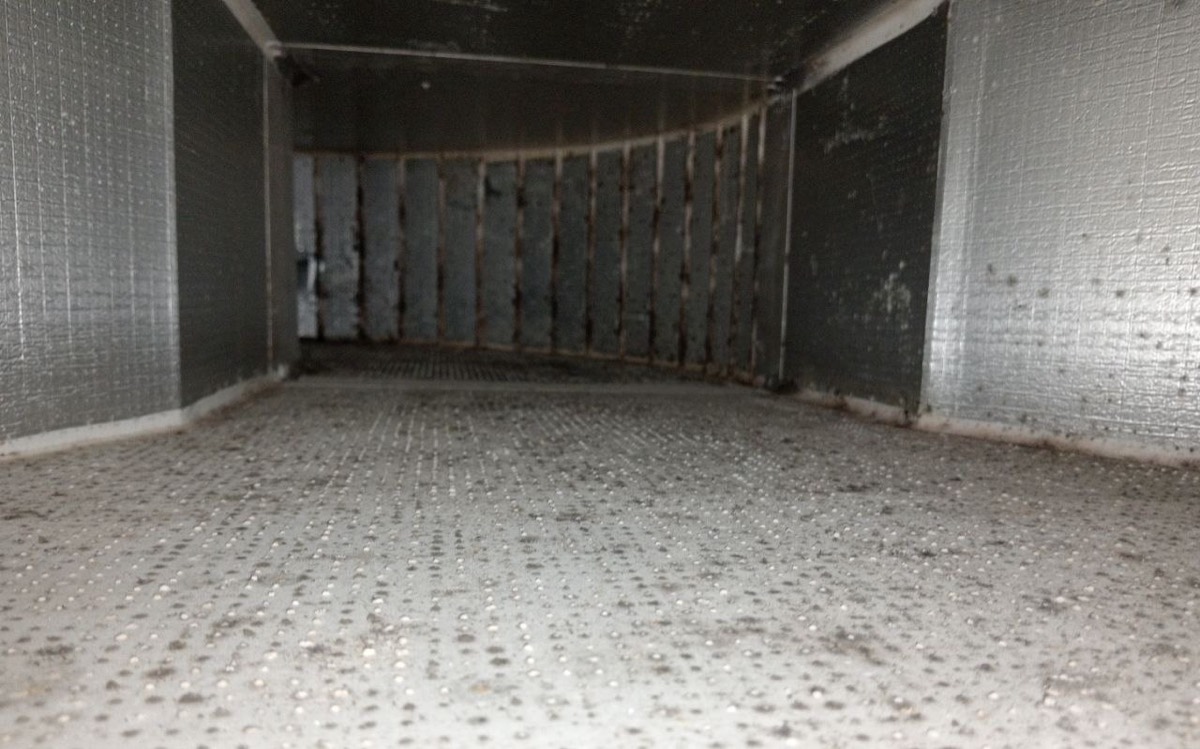 Full-length duct before deep cleaning